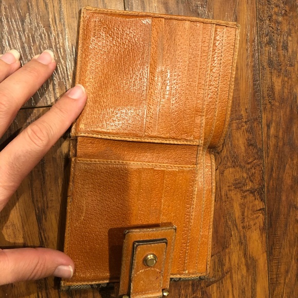 Authentic GUCCI D ring monogram bifold wallet - Picture 9 of 12